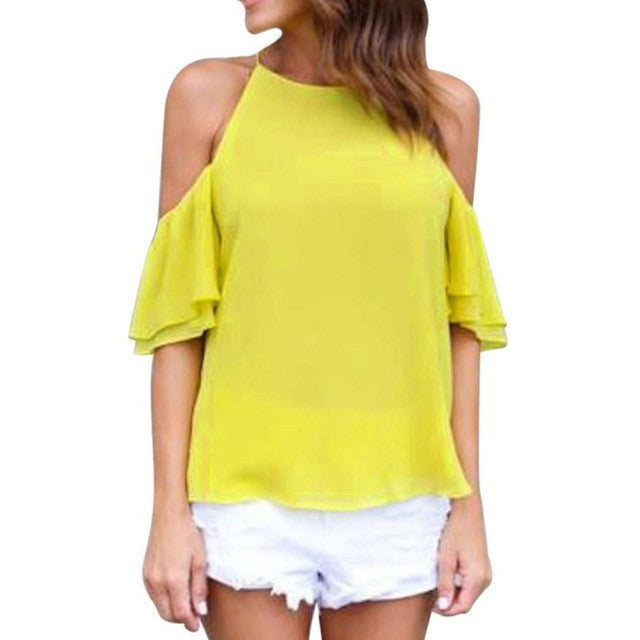 Hermosa blusa de shiffon, mangas holgadas y hombros descubiertos.