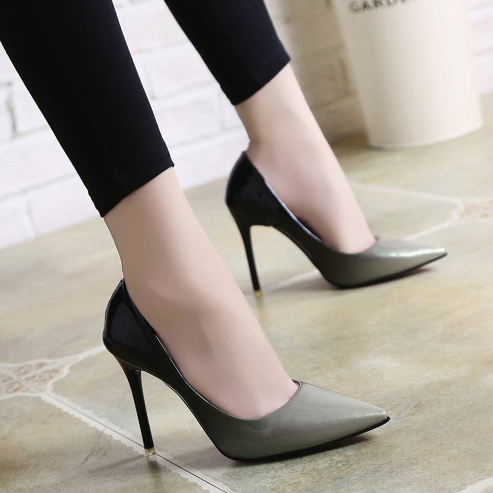 Zapatos de charol, elegantes.