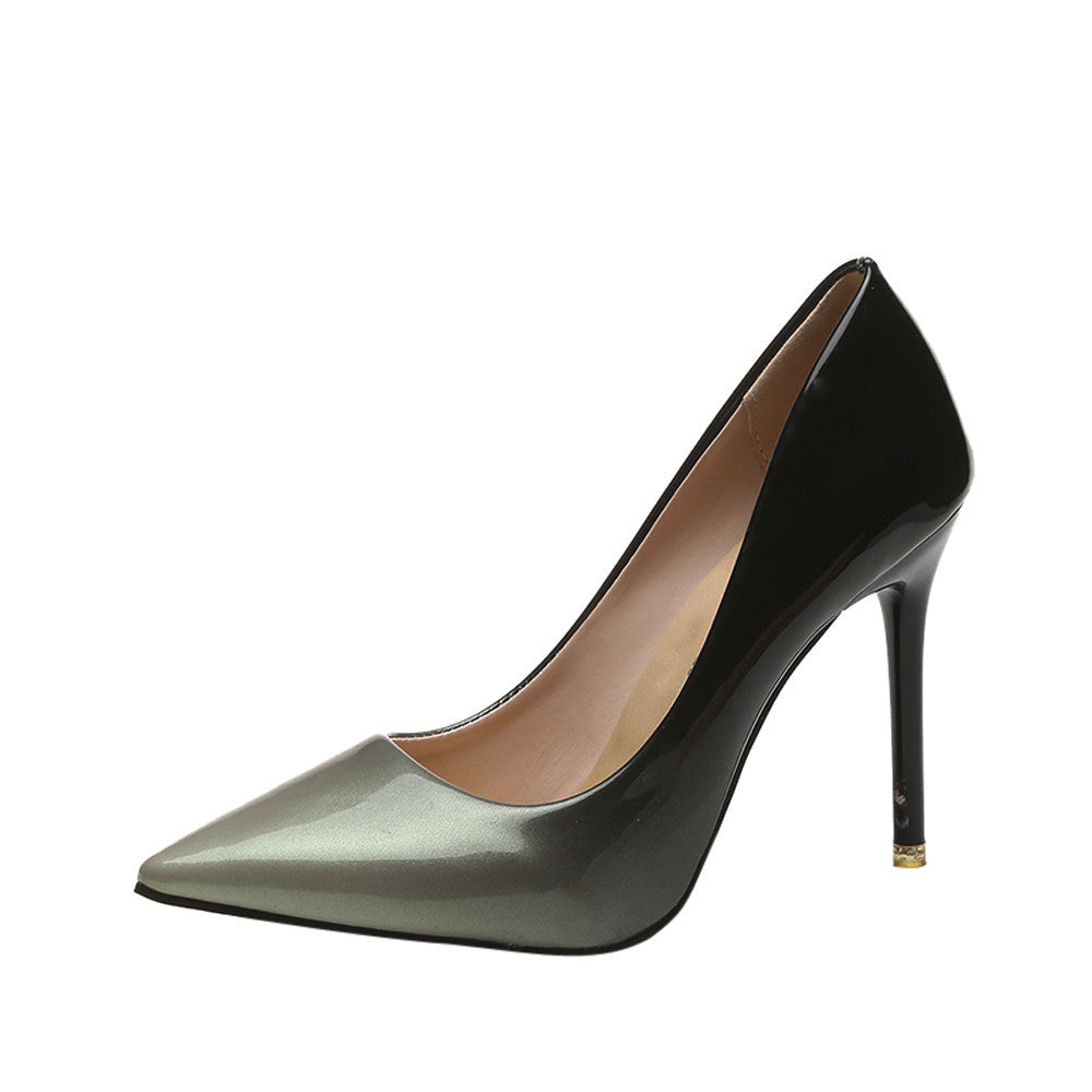 Zapatos de charol, elegantes.