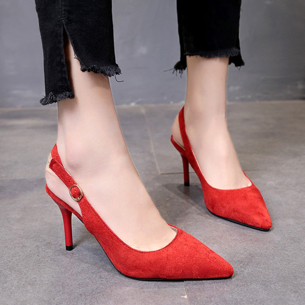 Cómodos zapatos de gamuza con tacón alto.