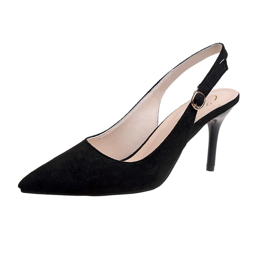 Cómodos zapatos de gamuza con tacón alto.