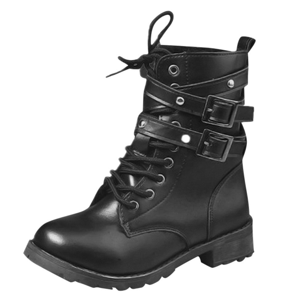 Botas de mujer tipo militar.