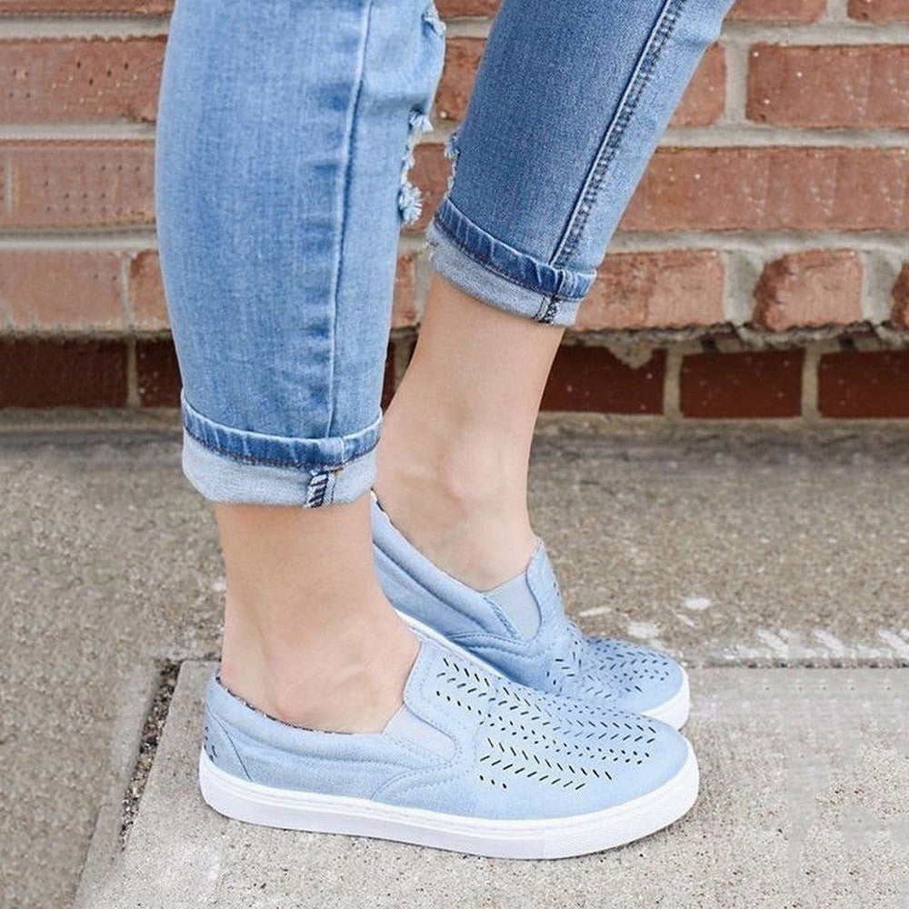 Zapatos casuales estilo deportivo.