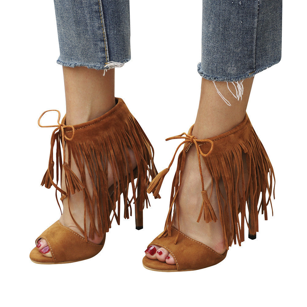 Preciosas sandalias altas de amarre al frente.