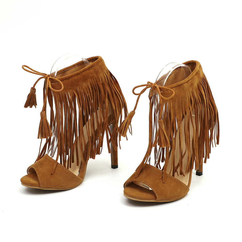 Preciosas sandalias altas de amarre al frente.