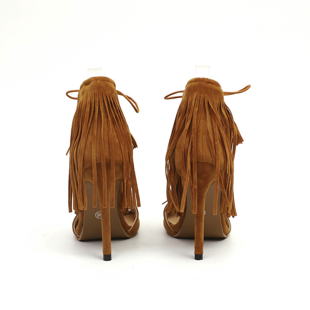 Preciosas sandalias altas de amarre al frente.