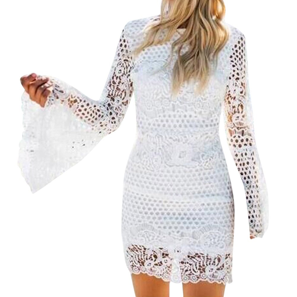 Vestido de Cocktail manga larga de encaje.