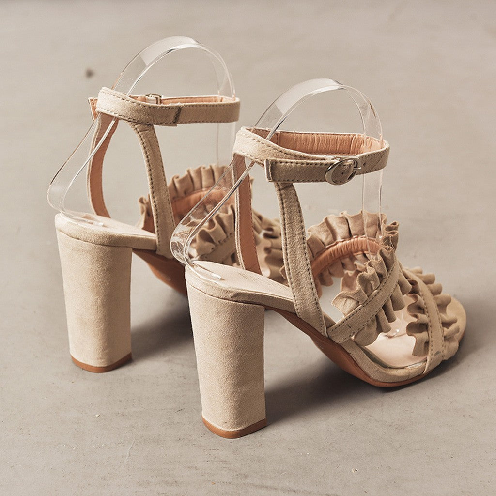 Lindas sandalias de volantes